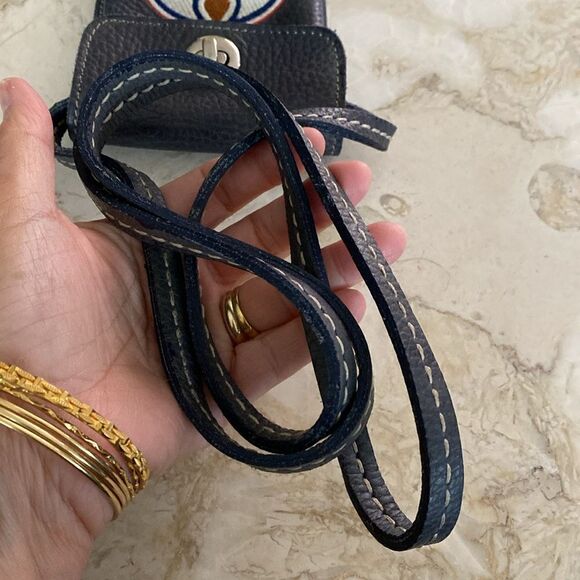 Roots Leather Oilers Cross Body Mini Bag - Picture 12 of 16